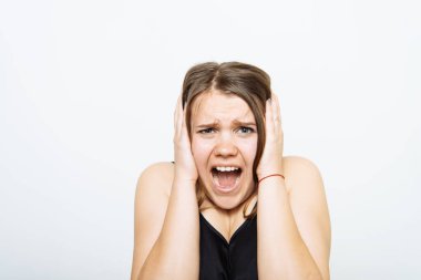 Fotoğraf stüdyosundaki umutsuz kadın.