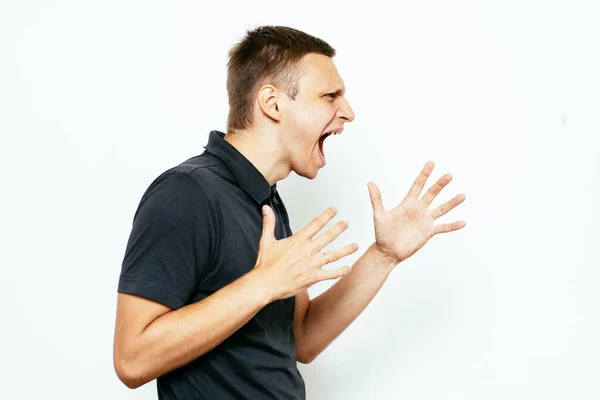 Homme Colère Criant Dans Studio Photo — Photo