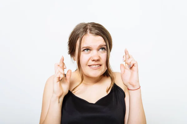 Jonge Vrouw Met Vingers Gekruist — Stockfoto