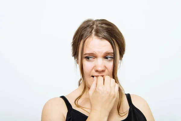 Mujer Muerde Sus Uñas — Foto de Stock