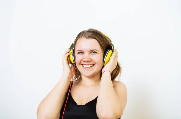 Mujer Con Auriculares Estudio Fotográfico —  Fotos de Stock