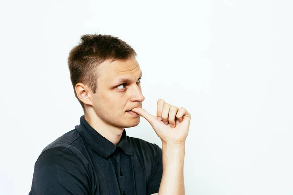 Άνθρωπος Τρώει Νύχια Του — Φωτογραφία Αρχείου
