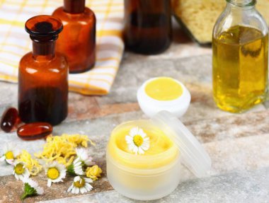Zeytin ve Hindistan cevizi yağı balmumu ile yapılan Dudak kremi