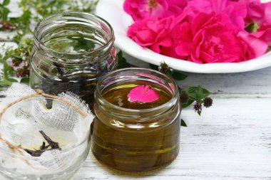 Alternatif Tıp, şifalı otlar yağdan çare 