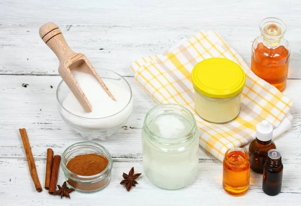 Hacer barras de exfoliación de azúcar para una piel clara y suave — Foto de Stock