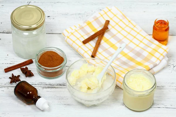 Hacer barras de exfoliación de azúcar para una piel clara y suave — Foto de Stock