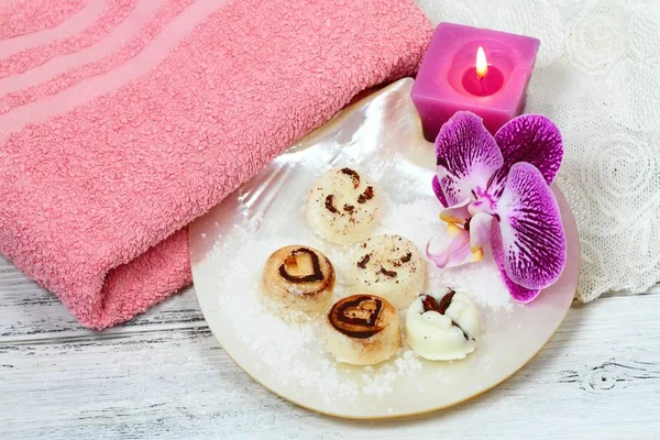 Spa set massage with sugar scrub bars on the shell — Stock Photo, Image