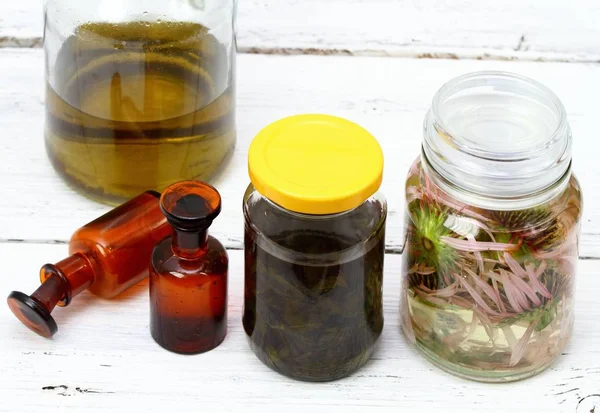 Homemade alternative medicine, Echinacea tincture and herbal oil,  in front — Stock Photo, Image