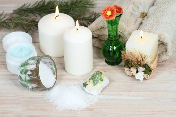 Aromatherapy spa concept with candles — Stock Photo, Image