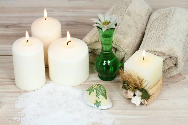 Aromatherapy spa concept with candles — Stock Photo, Image