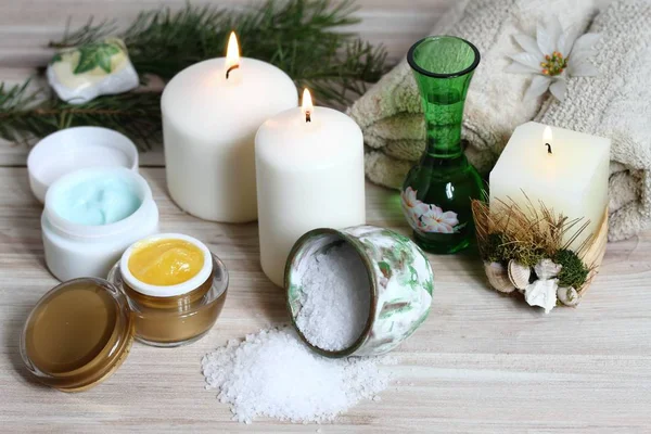 Aromatherapy spa concept with candles — Stock Photo, Image