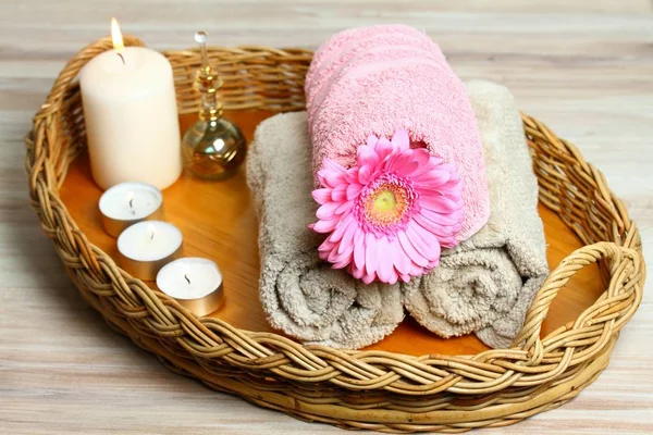 Spa concept with candles and flowers — Stock Photo, Image