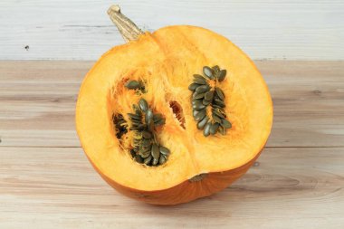 Petrol yarıya kabak ve kabak çekirdeği