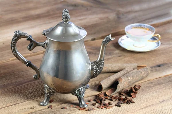 Tetera Taza Plata Antigua Con Canela Anís Estrellado Alrededor Hermosa —  Fotos de Stock