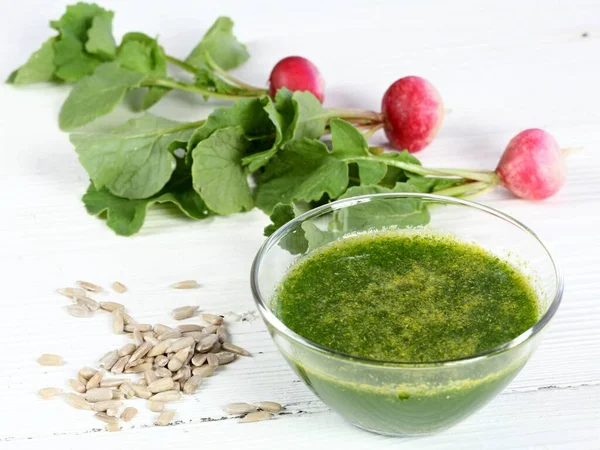 Mixed Organic Radish Leaves Sunflower Seeds Healthy Cheap Smoothie Bowl — Stock Photo, Image