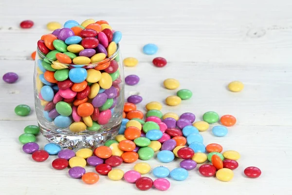 Glas Voller Bunter Und Süßer Smarties Schokoknöpfe Regenbogenfarben Leckere Bonbons — Stockfoto