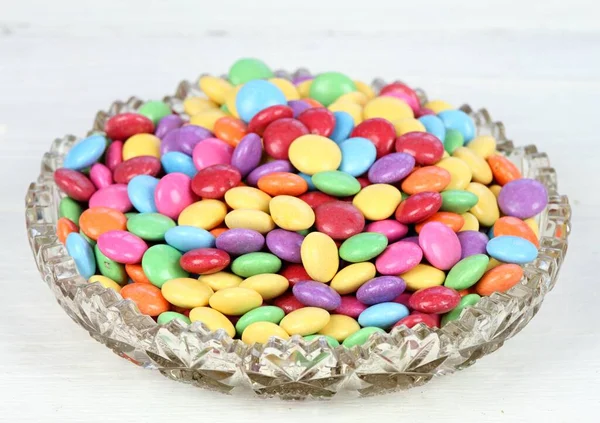 Schale Mit Bunten Und Süßen Smarties Schokoknöpfe Regenbogenfarben Leckere Bonbons — Stockfoto