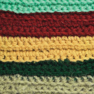 Örme ince yün giysi renkli çizgili arka plan doğal doku, sarı, bej, Bordo, mavi, yeşil eşarp makro closeup, büyük ayrıntılı örgü dikey ışıma, yatay yün dokulu