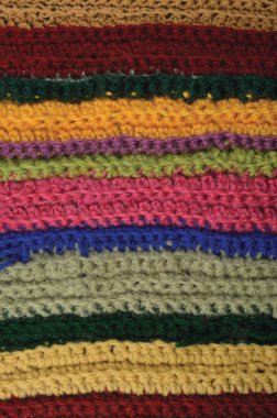 Örme ince yün giysi renkli çizgili arka plan doğal doku, sarı, bej, Bordo, pembe, mavi, yeşil eşarp makro closeup, büyük detaylı dokulu örgü dikey ışıma, yatay yün giysi