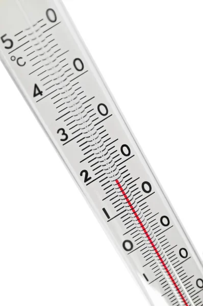 Celsius-Skala-Thermometer, Glühbirne, Spiritus rot meteorologische Umgebungstemperaturanzeige Flüssigkeit, isolierte Makro-Nahaufnahme, vertikale Perspektive, sanftes Bokeh — Stockfoto