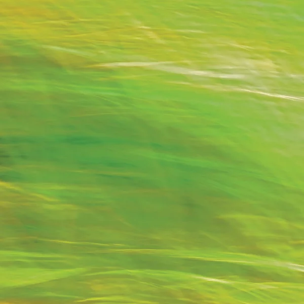 動きぼやけ明るい草原草背景、抽象的な緑、黄色、オレンジ水平テクスチャ パターン コピー スペース — ストック写真