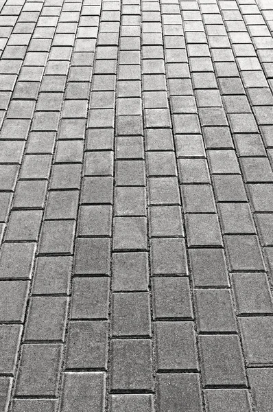 灰色の石畳舗装テクスチャ背景、大きな垂直灰色の石ブロック舗装の視点の詳細な粗目石畳パターンのクローズ アップ — ストック写真