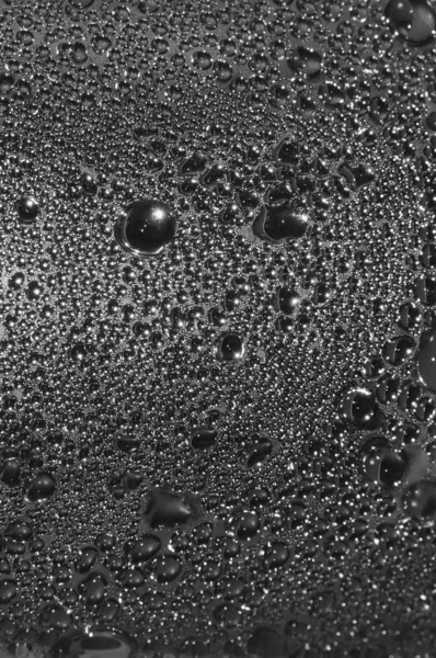 Natural dark silvery black water dew drops texture macro background, vertical textured wet vapour bubble splashes pattern copy space, silver glossy drop detail, large detailed droplet closeup, gentle droplets bokeh — Stock Photo, Image