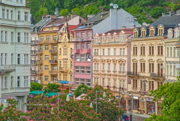 Casas en el casco antiguo de Karlovy Vary —  Fotos de Stock