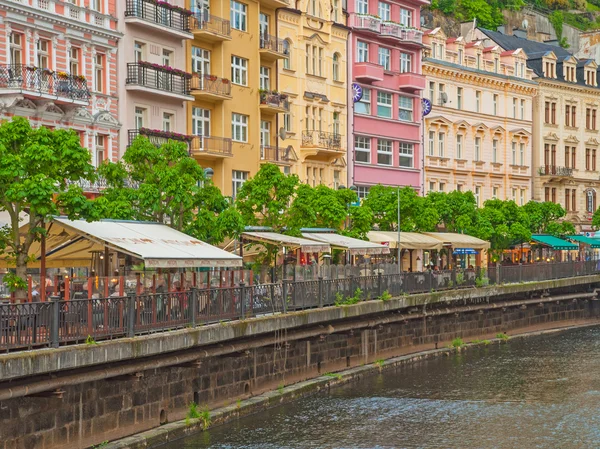 Houses in the old town of Karlovy Vary — Stock Photo, Image