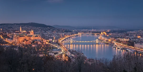 Utsikt Över Budapest Med Kungliga Slottet Och Kedjebron Natten — Stockfoto