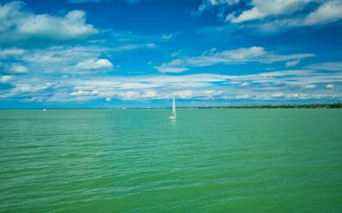 Yazın Balaton Gölü manzarası