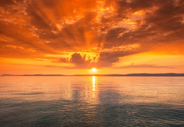 Pôr Sol Colorido Sobre Lago Balaton — Fotografia de Stock