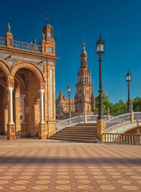 Plaza de Espana 'nın fayanslı duvarları. Sevilla. İspanya