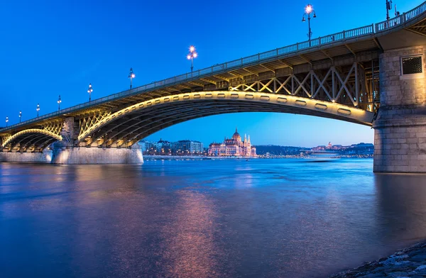 Famous Margaret Bridge Parliament — Stock Photo, Image