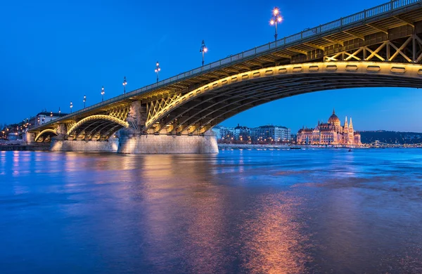 Ponte Margaret Famosa Com Parlamento — Fotografia de Stock