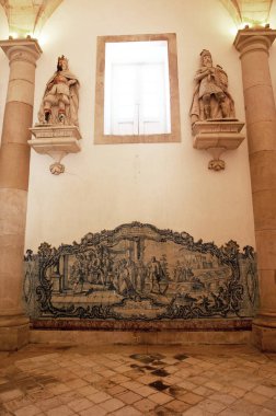 ALCOBACA, PORTUGAL - 21 Haziran 2010: 21 Haziran 2010 tarihinde Alcobaca Manastırı 'nın İçi. Bu manastır Portekiz 'deki ilk Gotik binaydı..