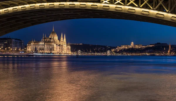 Famoso Puente Margaret Con Parlamento — Foto de Stock