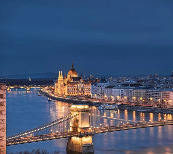 Geweldige Kettingbrug Met Het Parlement Boedapest Hongarije — Stockfoto