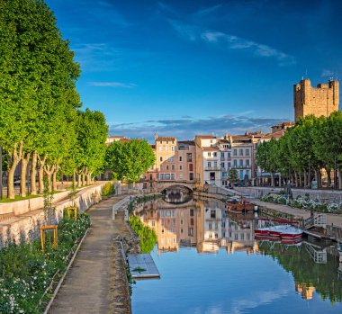 NARBONNE, FRANCE - 11 Mayıs 2019: Fransa 'nın Narbonne kenti 11 Mayıs 2019.