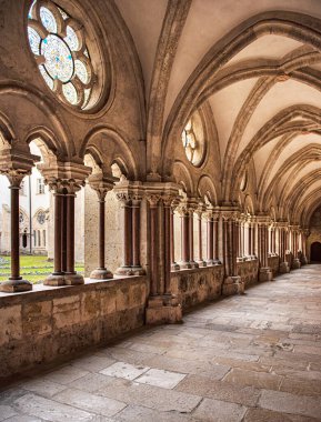 Heiligenkreuz, Avusturya - 12 Şubat 2020: Heiligenkreuz Manastırı 'ndaki tapınağın içi