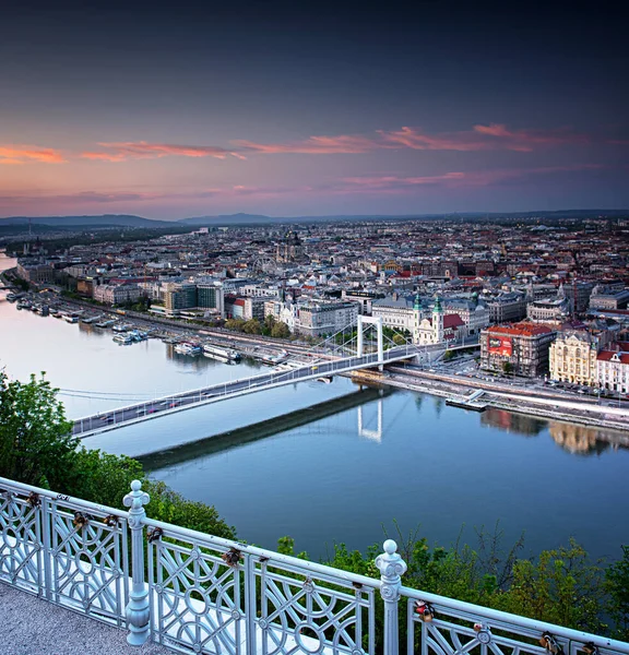 Solnedgång Över Budapest Med Elisabeth Bridge — Stockfoto