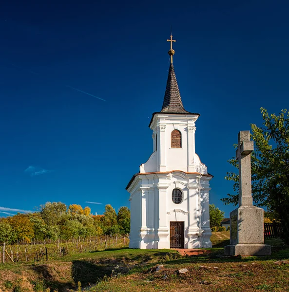 Bella Vecchia Cappella Bianca Balatonlelle — Foto Stock