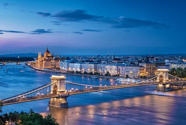 Красивый Красочный Закат Над Будапештом — стоковое фото