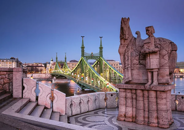 Słynny Most Wolności Budapeszcie Zmierzchu — Zdjęcie stockowe