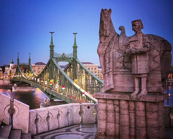 Slavný Most Svobody Budapešti Soumraku — Stock fotografie