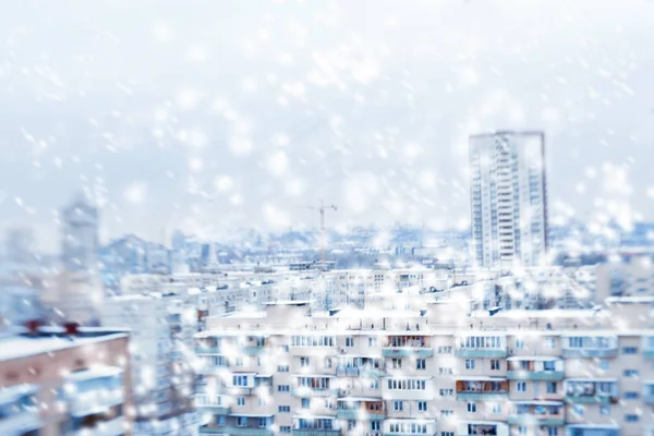 Centro de la ciudad con edificios modernos. Vista aérea. tiempo de invierno — Foto de Stock