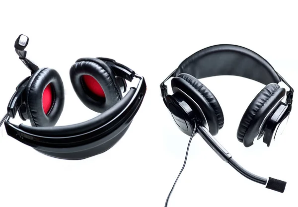 Schwarze Kopfhörer Mit Schwarzer Und Roter Polsterung Isoliert Auf Weiß — Stockfoto