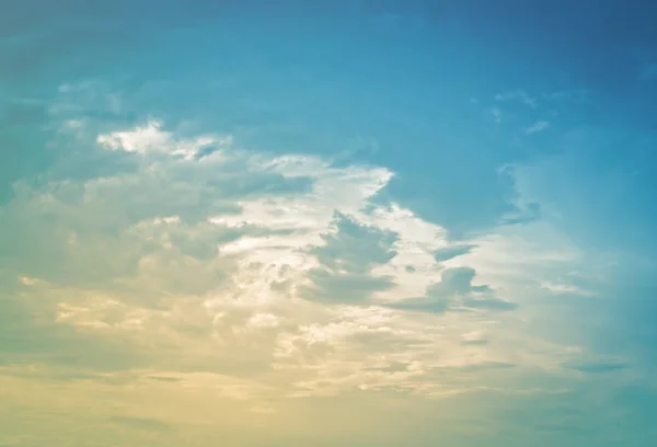 Небо Облаками Закат Солнечными Лучами — стоковое фото