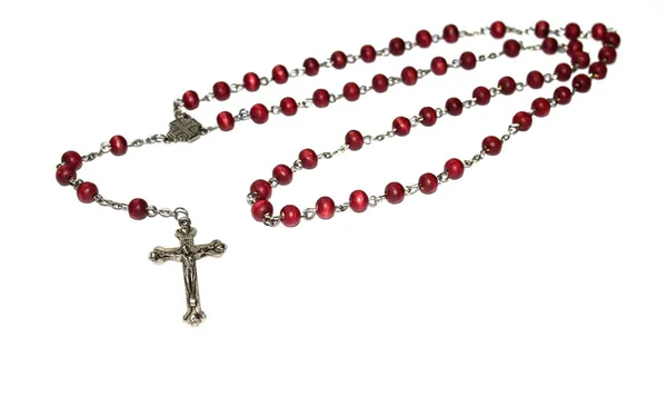 マホガニーと金属十字架のロザリオ — ストック写真