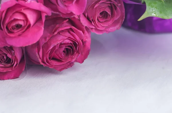 Hermoso ramo brillante de rosas —  Fotos de Stock